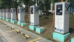 2017新能源汽車(chē)產(chǎn)銷(xiāo)量突破70萬(wàn) 公共充電樁總量達(dá)到21萬(wàn)