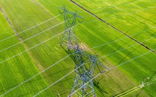 由于天氣溫暖，4月份電價下跌