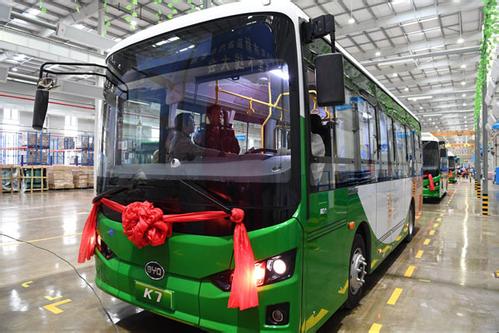 銀川比亞迪新能源汽車基地首車下線