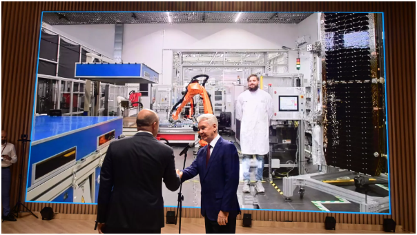 莫斯科市長索比亞寧啟動航天器太陽能電池批量生產項目