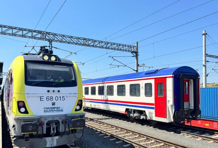 中歐班列經“中間走廊”抵達土耳其用時縮短至15天