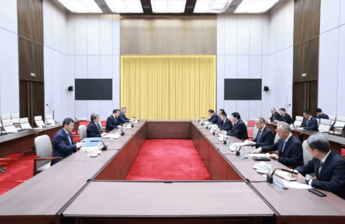 中國國家電網公司董事長張智剛會見哈薩克斯坦電網公司董事會主席納比·艾特扎諾夫