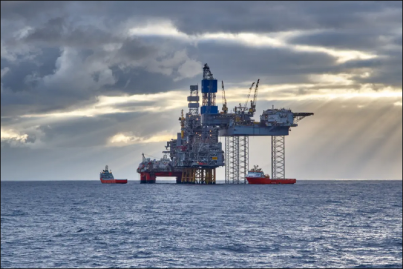 集成式大型壓裂船“海洋石油696”交付