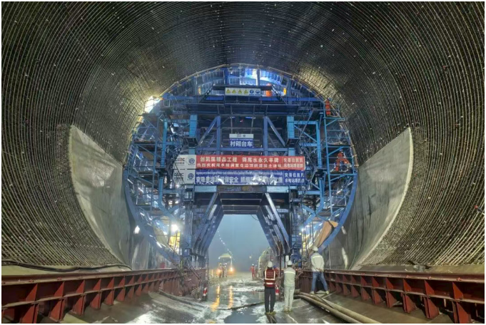 安哥拉凱凱水電站項(xiàng)目尾水隧洞邊頂拱混凝土澆筑啟動(dòng)